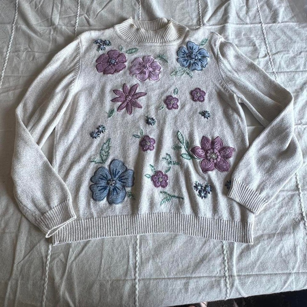 Alfred Dunner cream & white floral sweater with purple & blue flowers